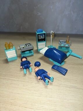 Vintage 1998 Playmobil 3981 Operating Room Hospital Set Figures & Accessories
